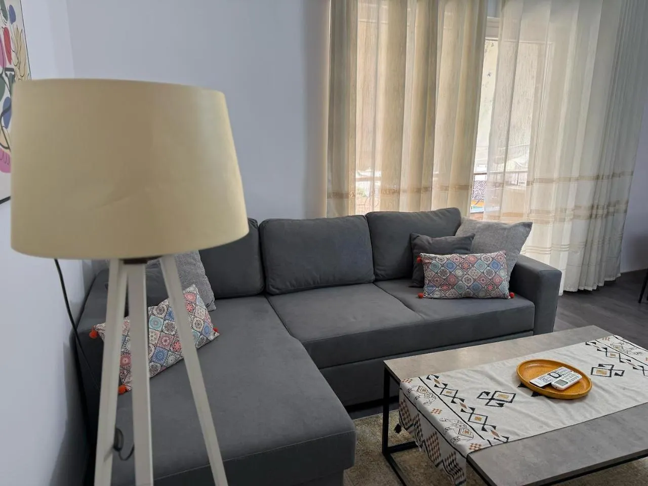 טיראנה Juli'S Central Spot